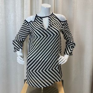 UMGEE USA | Geometric Chevron Sheer Black and White Blouse Loose
